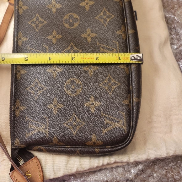 LV POCHETE - Picture 16 of 16